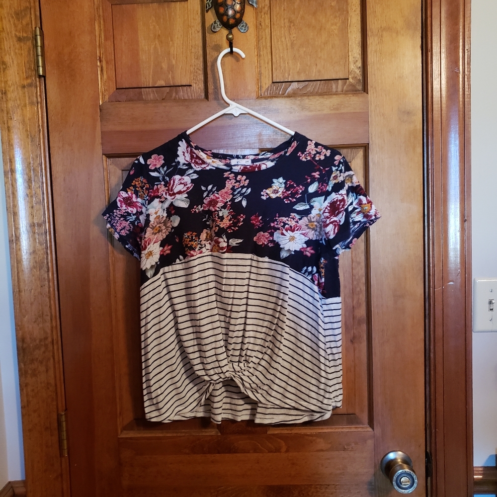 Short sleeve top